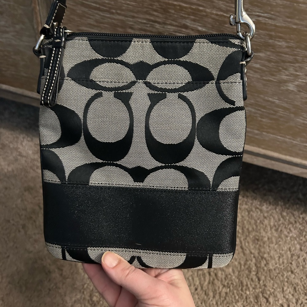 Coach small swingback crossbody- EUC